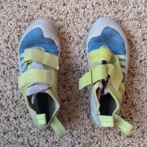 Women's climbing shoes - size 6